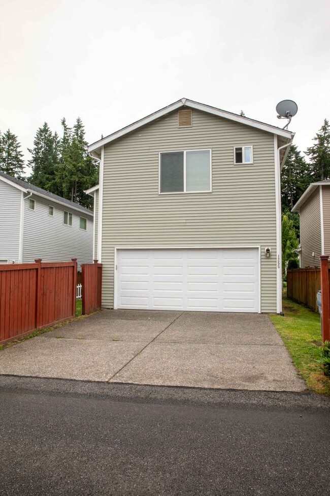 Building Photo - 1255 Burnside Pl