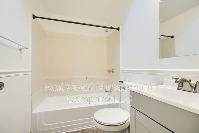 Building Photo - 431 Caledonia Ave