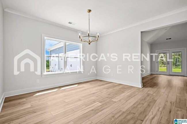 Building Photo - Rare 5 Bedroom Home for Rent!