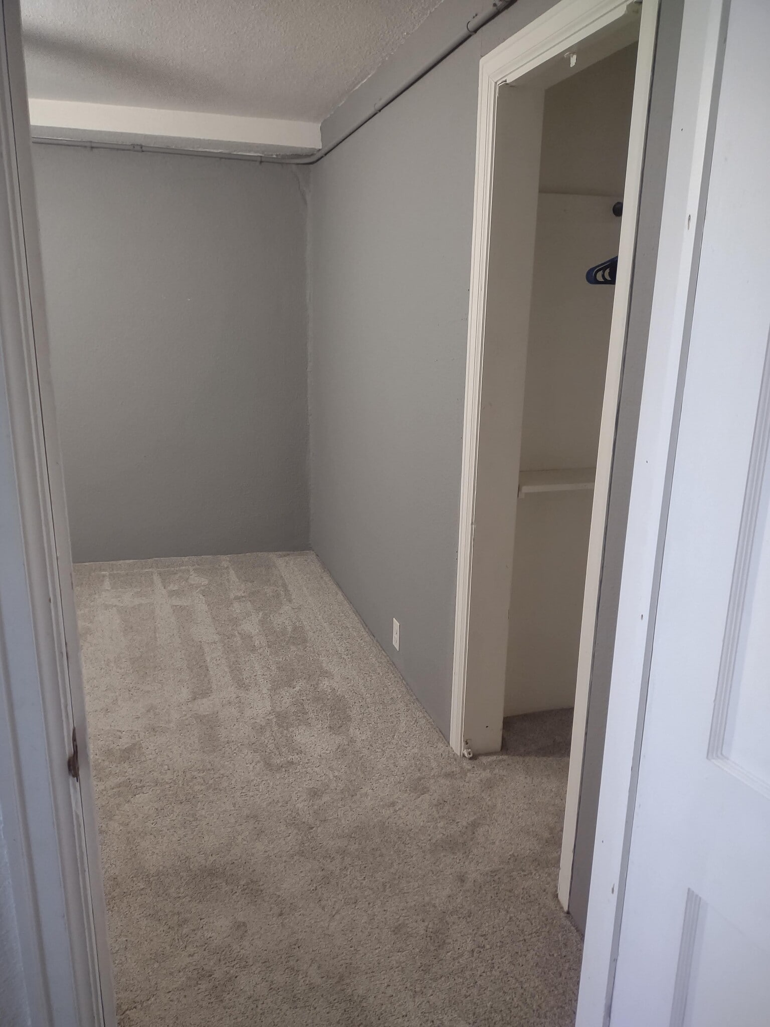 Building Photo - 700 W 17th St