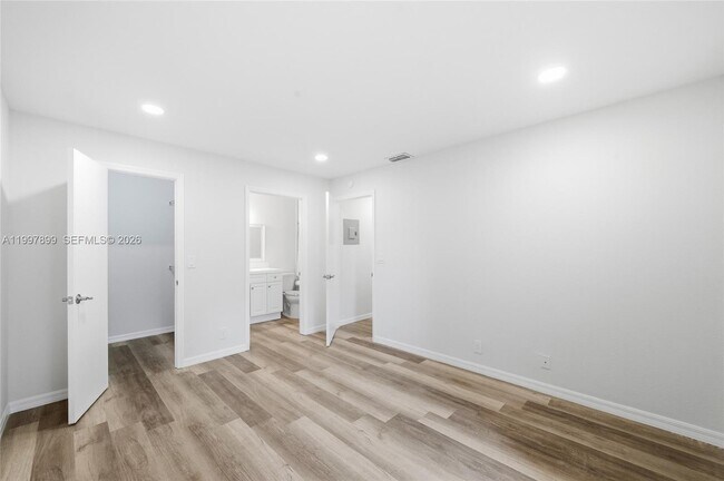 Building Photo - 3310 Pinewalk Dr N