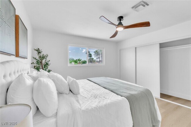 Building Photo - 3485 Shamrock Ave