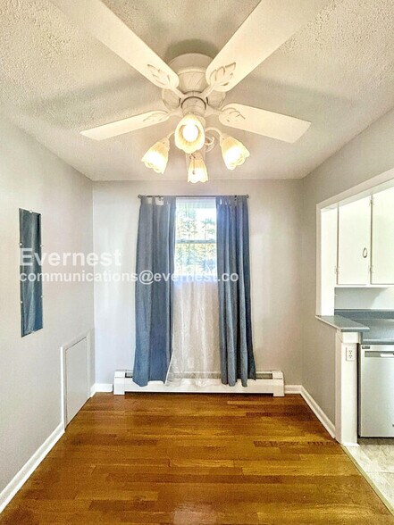 Building Photo - 2116 Oakwood Ln