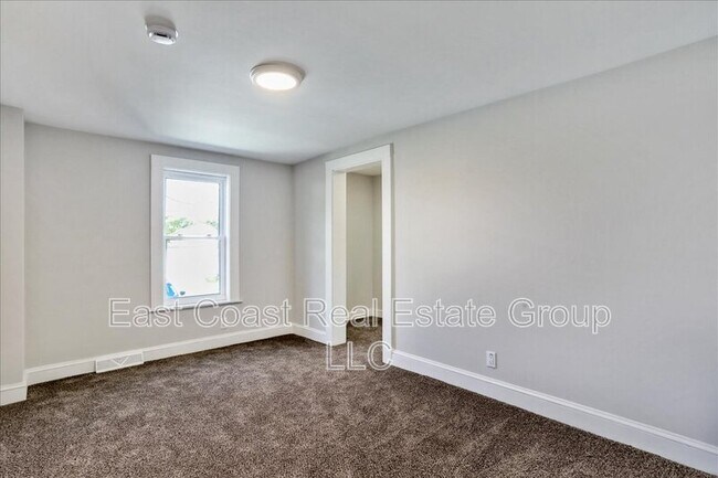 Building Photo - 803 S Potomac St