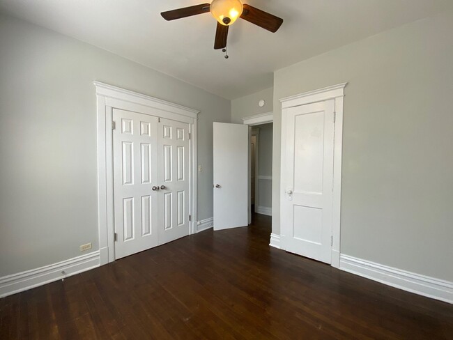 Building Photo - Lakeview 2BR! Near Brown Line & Whole Foods!