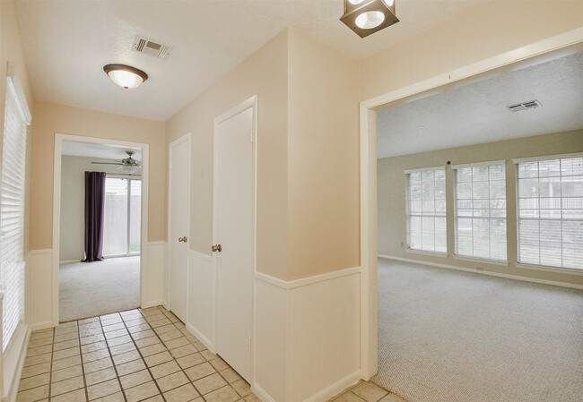 Building Photo - 419 S Starboard St
