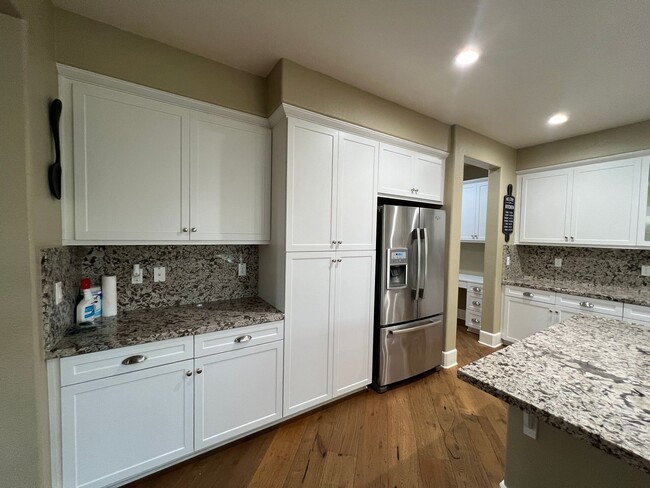 Building Photo - Former model home with tons of upgrades in...