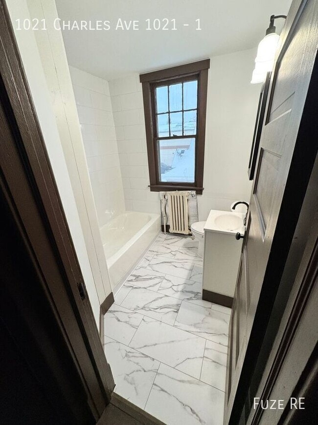 Building Photo - 1021 Charles Ave