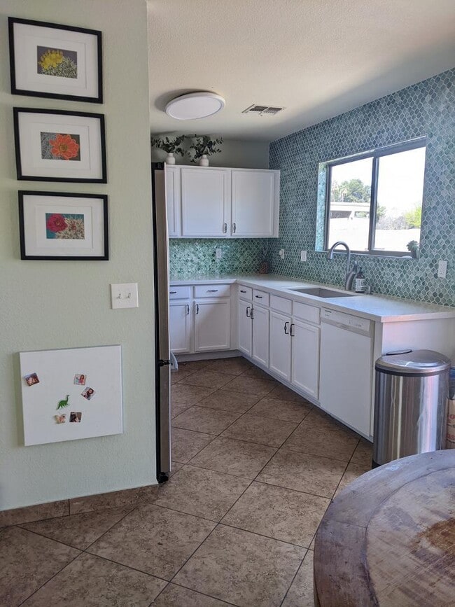 Building Photo - 1070 E Appaloosa Rd