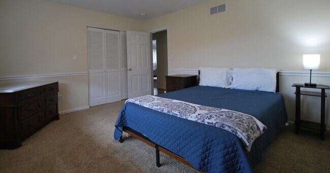 Building Photo - 13 Tanglewood Dr