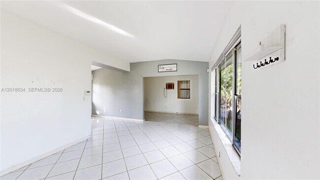Building Photo - 1610 NW 9th Ct