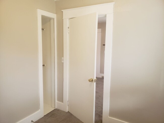 Building Photo - 1032 NE Madrona St