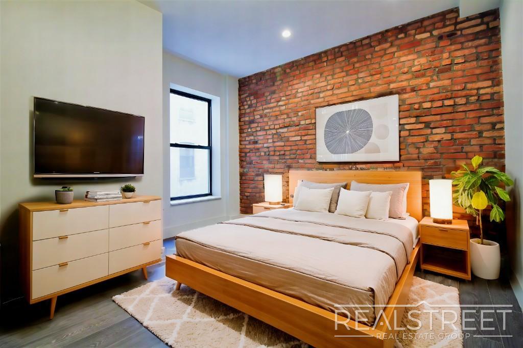 Building Photo - Gorgeous Spacious 3 Bedroom in Prime Crown Heights