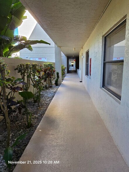 Building Photo - 2900 NW 42nd Ave