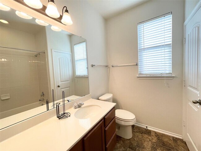 Building Photo - 213 Connor Elkins Dr