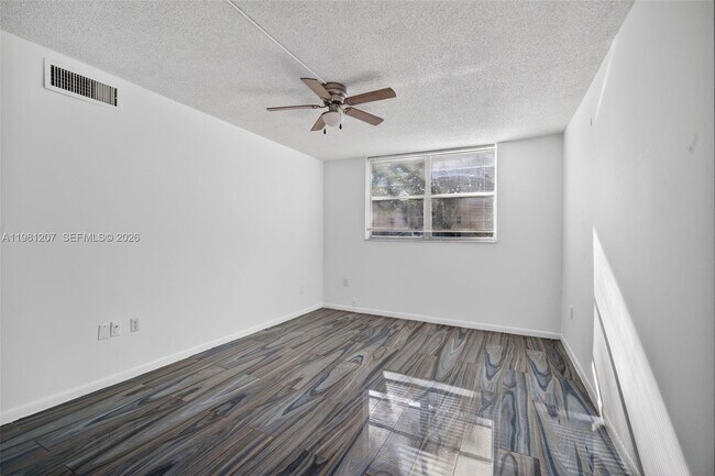 Building Photo - 9091 Lime Bay Blvd