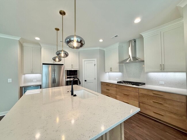 Building Photo - **OFFERING RENT PROMOTION FOR FIRST 6 MONT...