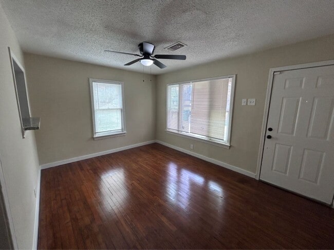 Building Photo - 7918 Woodlyn Rd