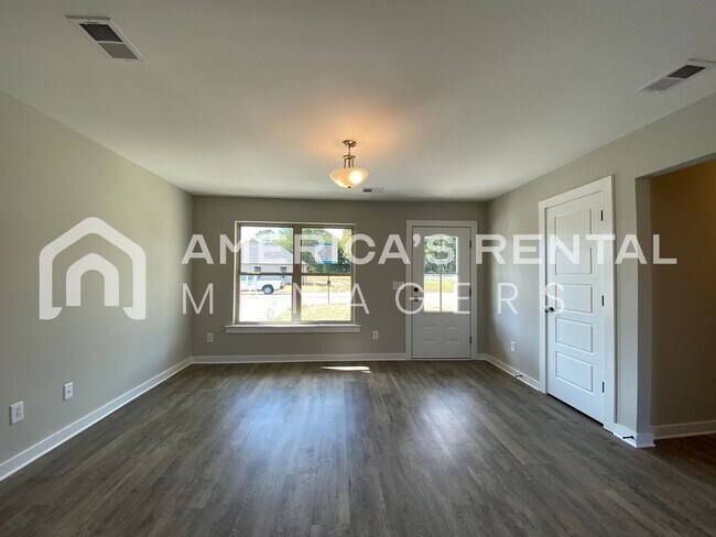 Building Photo - Home for Rent in Talladega, AL!!! AVAILABLE NOW!!!