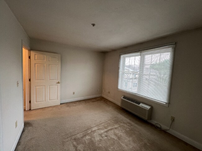 Building Photo - 12 Pratt St