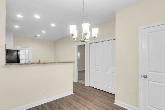 Building Photo - Beautiful FOUR bedroom townhome in Goose Creek!