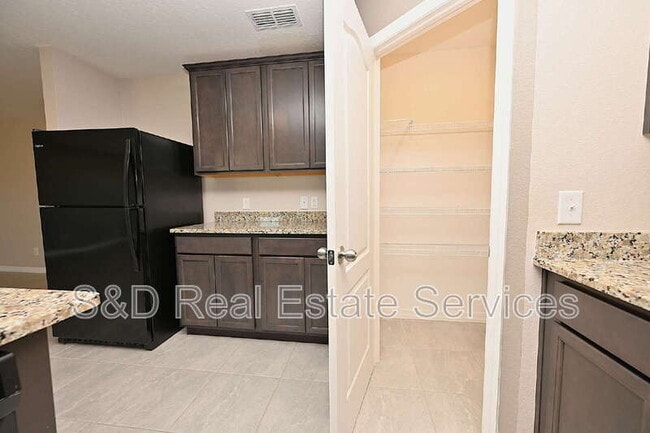 Building Photo - 1563 Swan Lake Cir