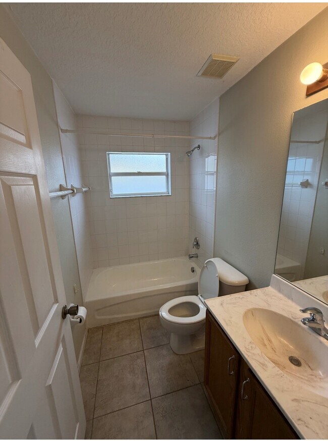 Building Photo - 5776 NW Eskimo Cir