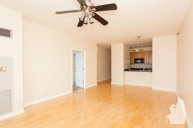 Building Photo - 1 bedroom in Chicago IL 60654