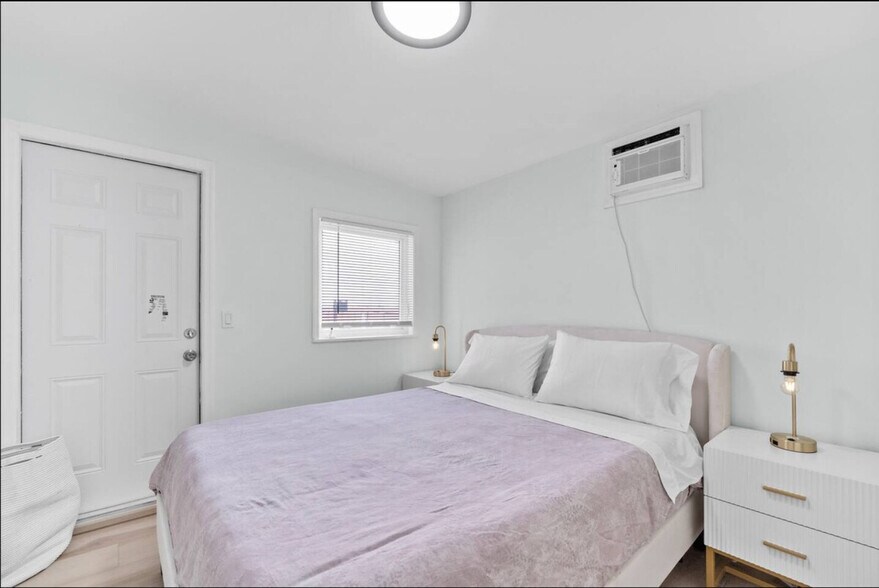 Building Photo - 1023 NW 23rd Ave