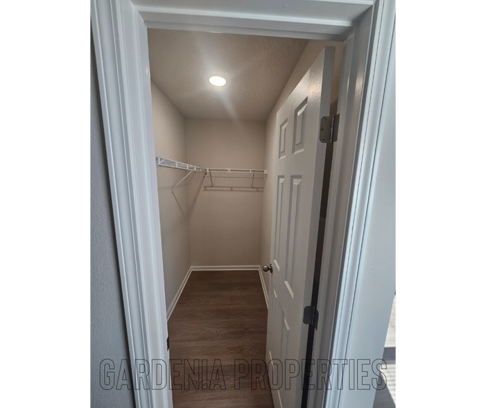 Building Photo - 1115 E 5th St