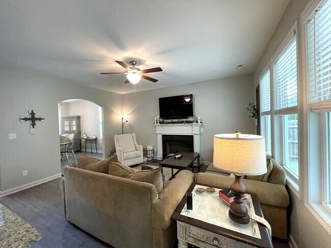 Building Photo - 211 Seneca Ct