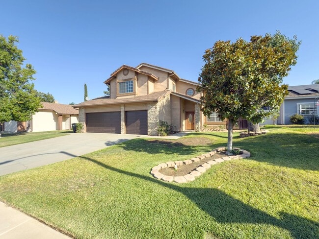 Building Photo - 2 Story, 3-Bedroom POOL + SOLAR Home in Wi...
