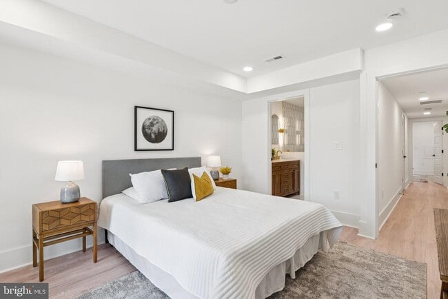 Building Photo - 2608 4th St NE