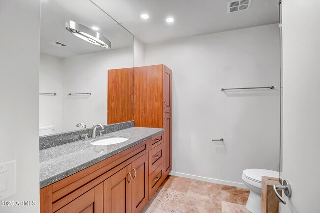 Building Photo - 7141 E Rancho Vista Dr