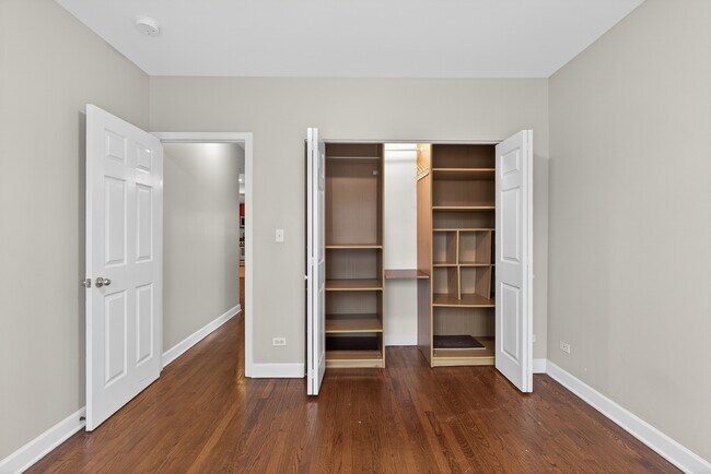 Building Photo - 9100 Lamon Ave