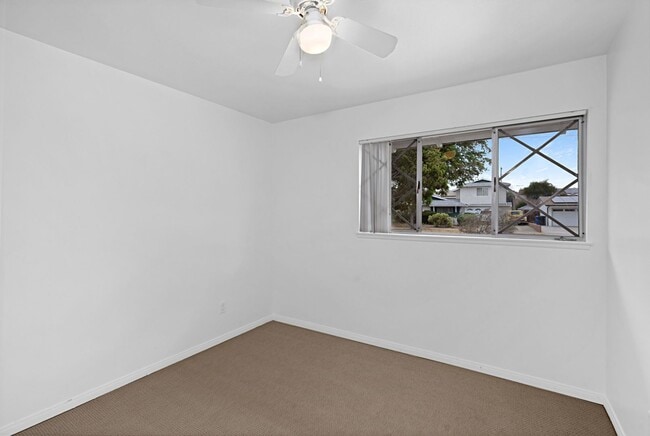 Building Photo - Single level home in San Carlos