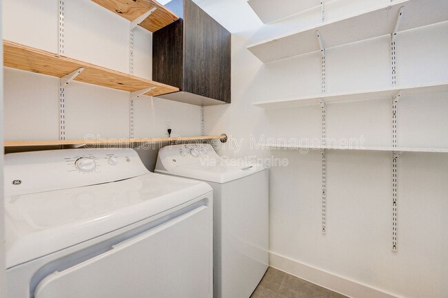 Building Photo - 2333 Sperber Ln