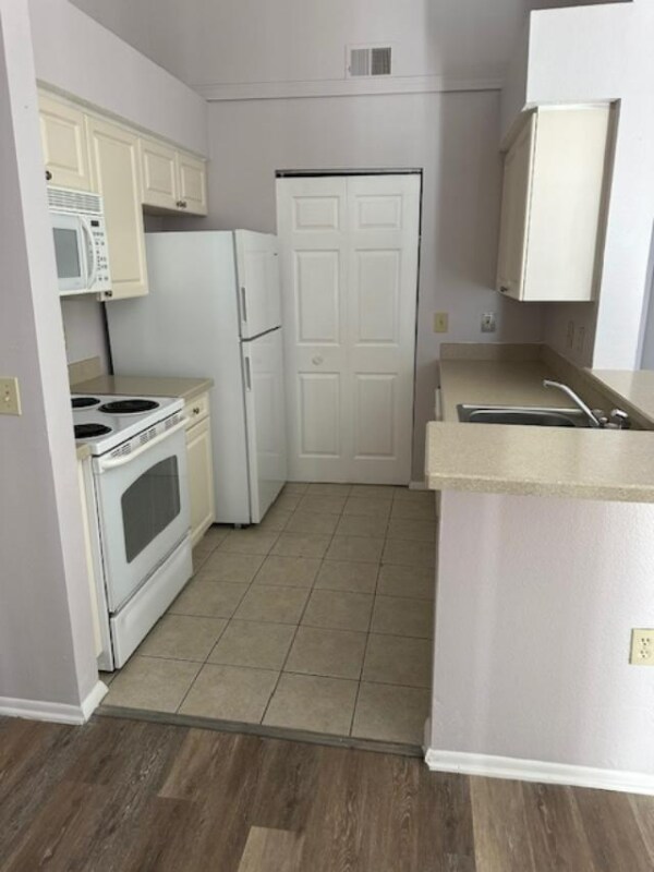 Building Photo - 1225 Bermuda Lakes Ln