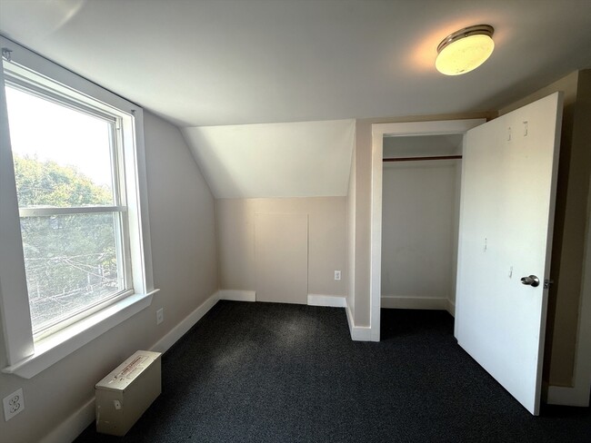 Building Photo - 19 Perry St