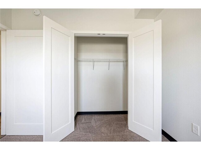 Building Photo - 2318 Jefferson St NE