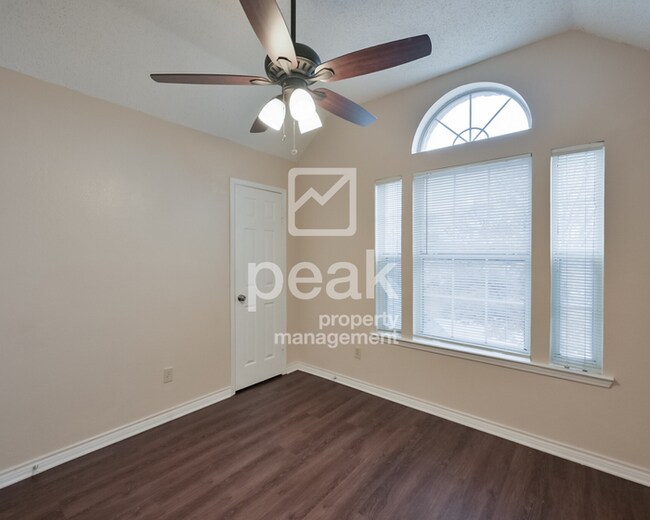Building Photo - $2000! 3Bed/2.5Bath home in west Fort Worth!  Apply by 9/8 for Labor Day Savings! See description!