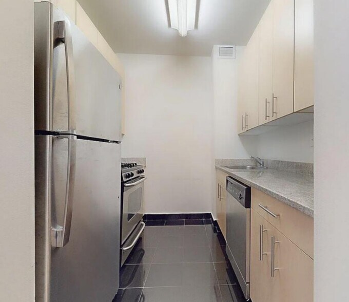 Building Photo - Washington Street