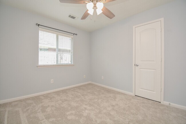 Building Photo - 4006 Dell Ln