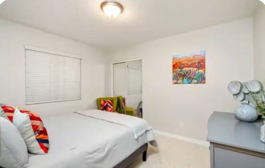 Building Photo - 53220 Avenida Navarro