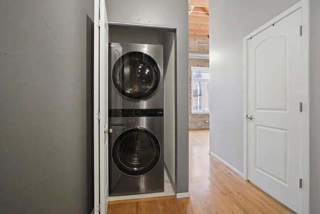 Building Photo - 417 S Jefferson St