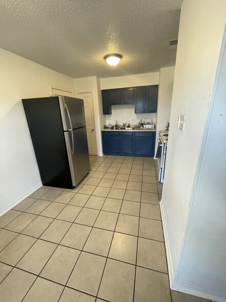 Building Photo - 2417 Highland Meadows Dr