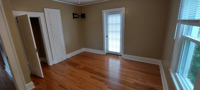 1st floor back bedroom with deck - 2916 Woodleigh St