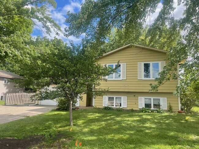 Primary Photo - 1030 Whitney Dr