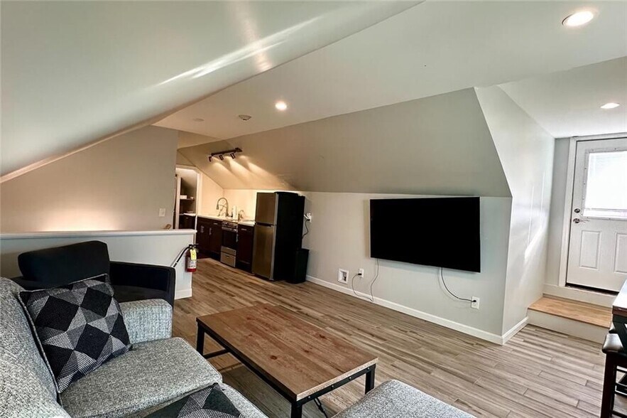 Building Photo - 29 Ann St