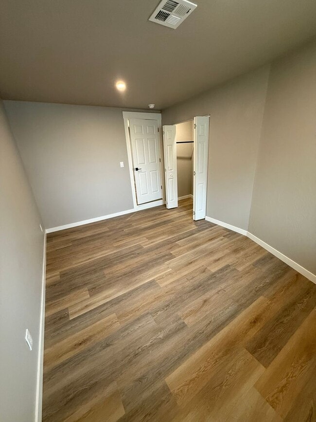 Building Photo - Fully Renovated- 4 bedroom 2 bathroom home